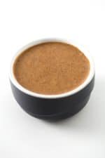 Mantequilla de Almendras Casera (Cruda y Tostada) - Hacer mantequilla de almendras en casa es muy sencillo y sólo se necesita un ingrediente: almendras. Os enseñamos a preparar mantequilla cruda o tostada.