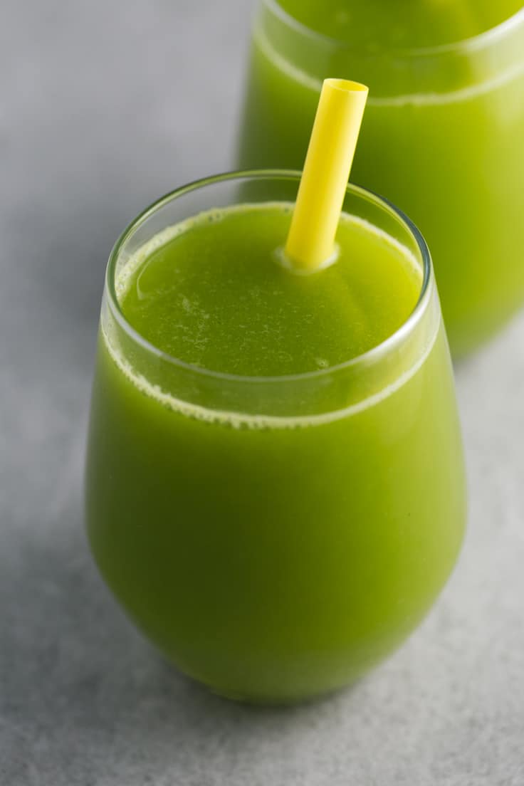 Zumo verde para bajar de peso - Las frutas y las verduras en general nos ayudan a bajar de peso y este zumo está hecho con ingredientes que potencian especialmente la pérdida de peso.