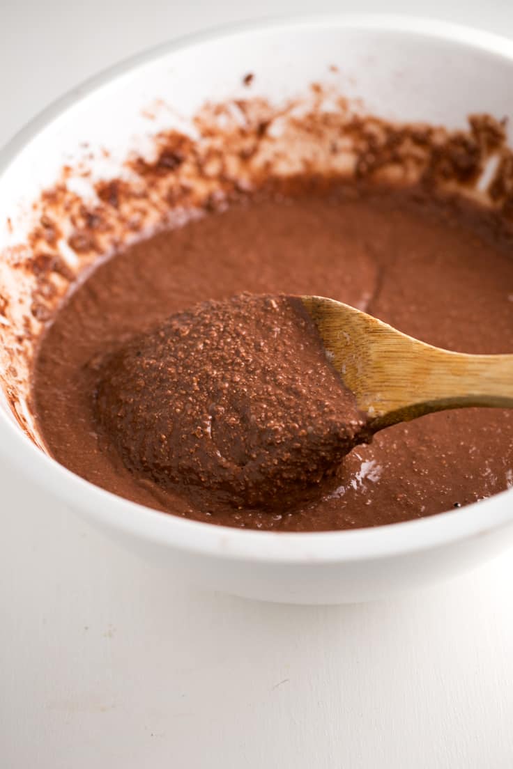 Gofres de chocolate veganos y sin glulten - Para hacer estos gofres sólo necesitas 4 ingredientes. Son veganos, libres de gluten y bajos en grasa. Son perfectos para desayunar.
