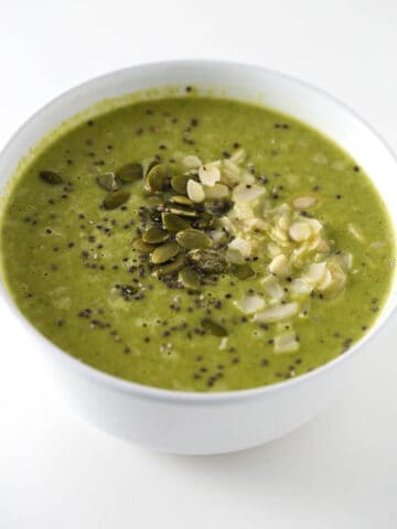 Sopa verde para fortalecer el sistema inmune - Esta sopa es perfecta para fortalecer el sistema inmune y ayudarnos a combatir resfriados. Nos hará sentir mejor cuando estemos enfermos y además está rica.