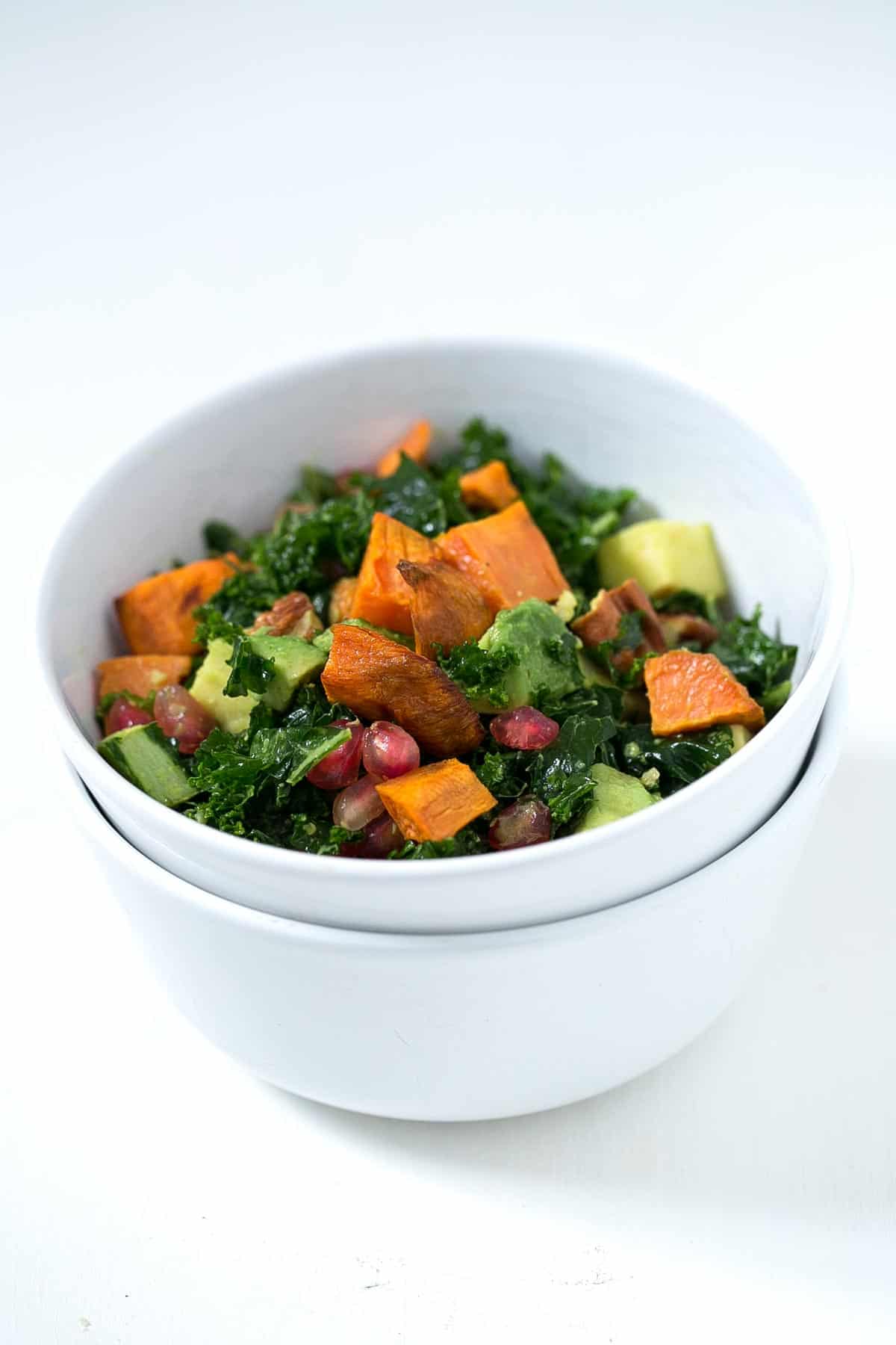 Ensalada de Kale con Aliño de Tahini y Cúrcuma. - Las ensaladas de kale son perfectas para comer fuera de casa porque aguantan muy bien, de hecho están más ricas cuando pasan las horas.