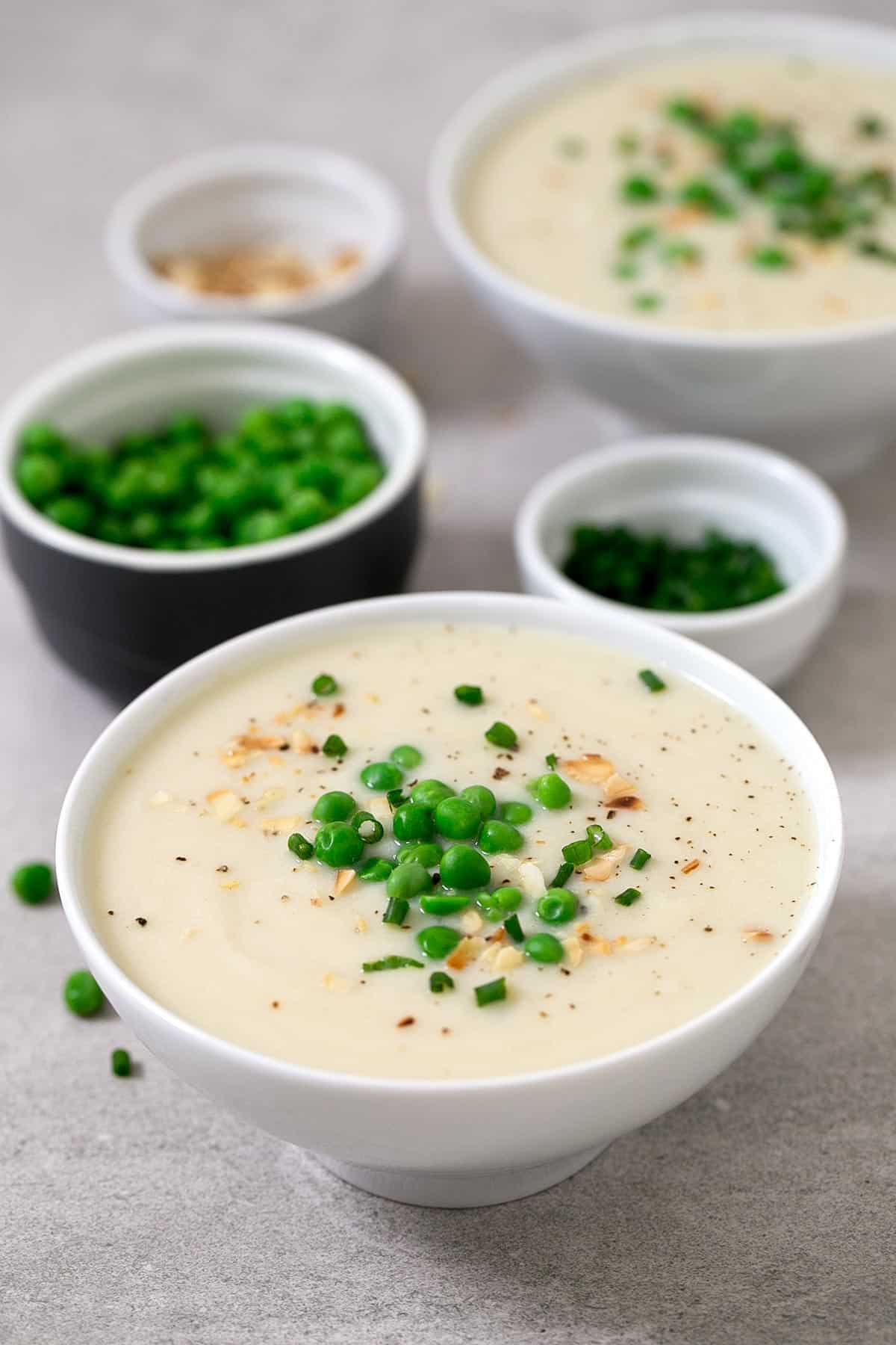 Sopa de coliflor. - Esta sopa de coliflor es muy ligera, simple y está muy rica. Cuando hace frío las sopas nos ayudan a entrar en calor y se preparan en un momento.