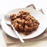 Stuffing o Relleno Vegano - Este stuffing o relleno vegano es una guarnición o primer plato delicioso y sólo se necesitan 9 ingredientes. Es perfecto para aprovechar el pan duro.