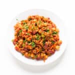 Arroz Jambalaya Vegano - Este arroz jambalaya vegano es un plato muy completo, nutritivo y sabroso. Además nuestra receta es baja en grasa porque no lleva aceite.
