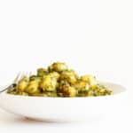 Ñoquis con Pesto de Kale Vegano. - Estos ñoquis con pesto de kale vegano están listos en unos 30 minutos y es un plato muy completo, nutritivo y fácil de preparar, que además sabe a gloria. #vegano #singluten #danzadefogones