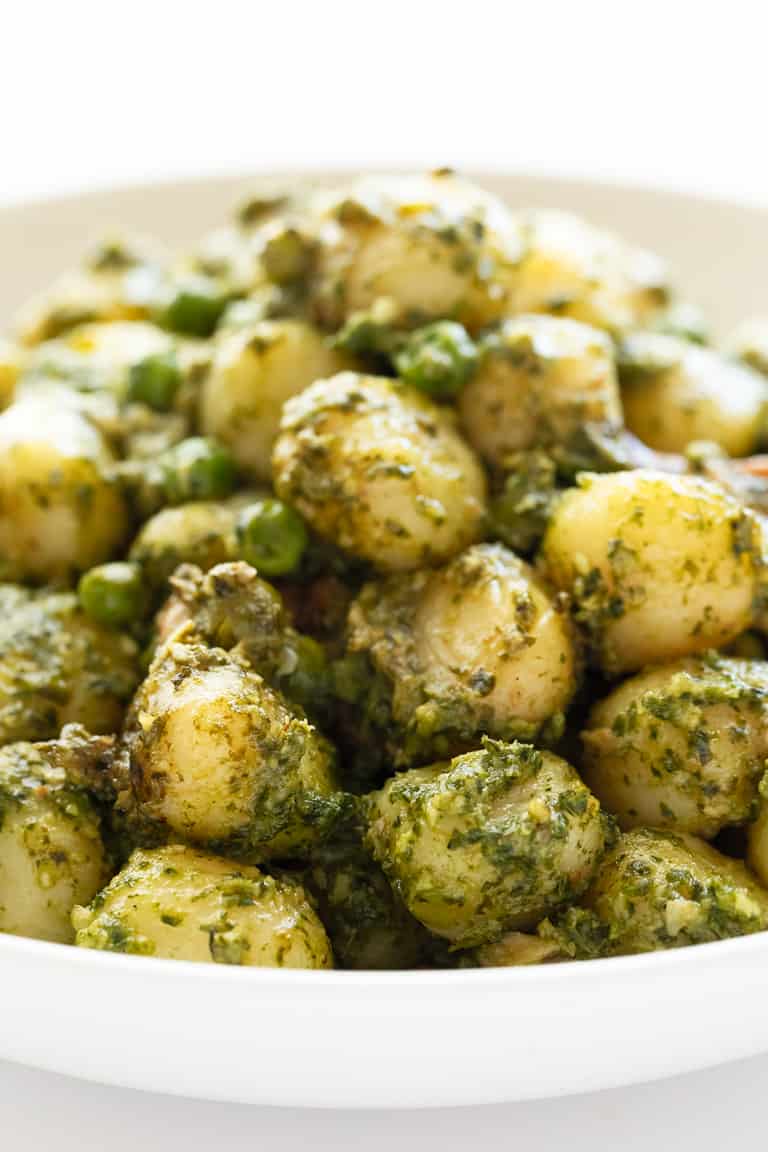 Ñoquis con Pesto de Kale Vegano. - Estos ñoquis con pesto de kale vegano están listos en unos 30 minutos y es un plato muy completo, nutritivo y fácil de preparar, que además sabe a gloria. #vegano #singluten #danzadefogones