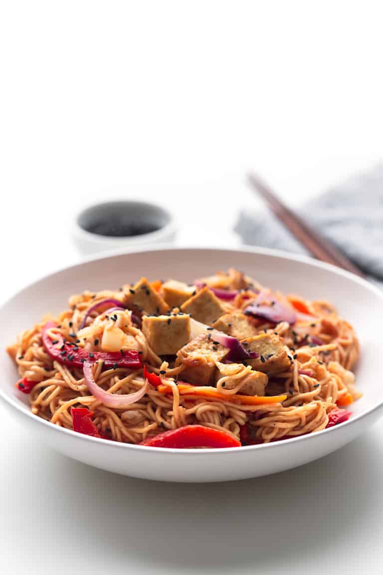 Yakisoba Vegano - Nuestro yakisoba vegano es una versión baja en grasa de este tradicional plato japonés que significa tallarines fritos y se prepara en tan sólo 30 minutos.