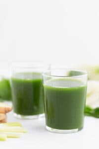 Zumo o Jugo Verde Para Principiantes - Este zumo o jugo verde es perfecto para principiantes porque está hecho con ingredientes sencillos y está muy rico. Es una bebida muy nutritiva y saludable.