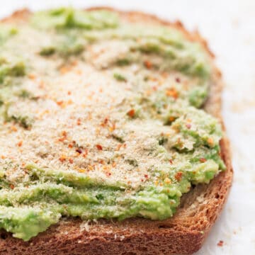 Tostadas de Aguacate - Estas tostadas de aguacate son mi desayuno o snack salado preferido. Están listas en 5 minutos y se preparan con 7 ingredientes. Puedes hacerlas con pan normal o sin gluten. #vegano #danzadefogones