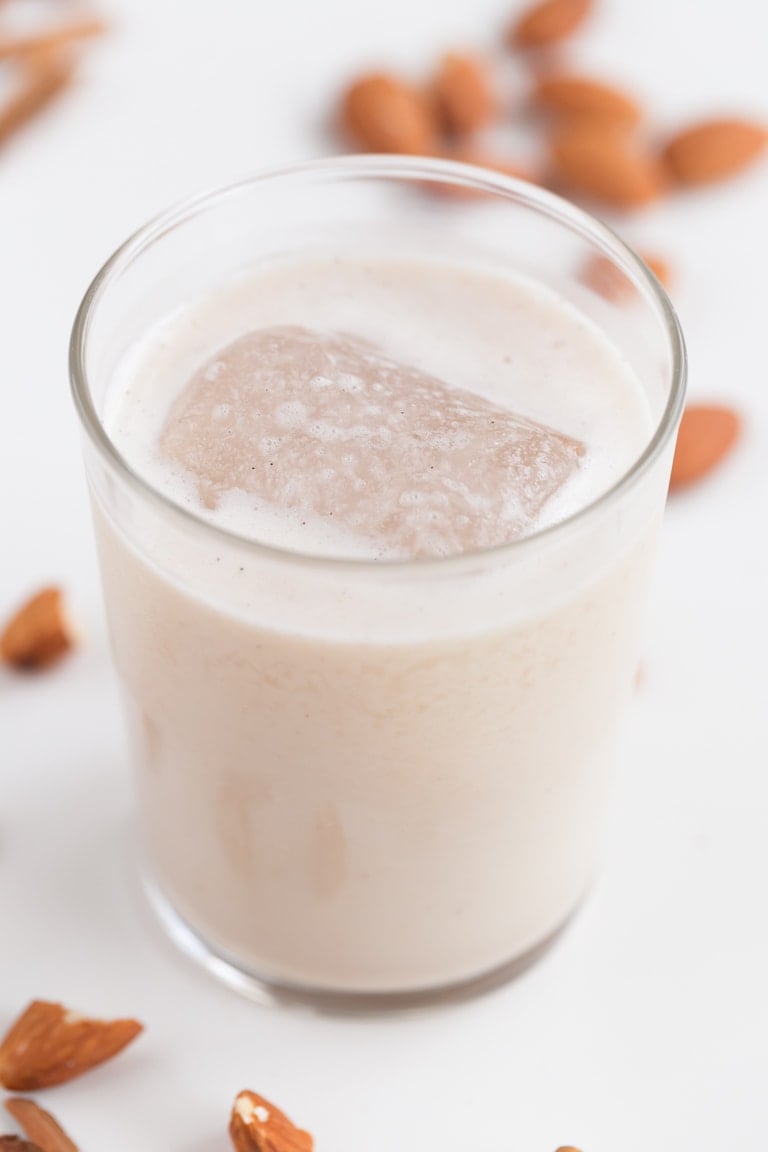 Horchata de Arroz Vegana. - La horchata de arroz vegana es una bebida muy refrescante si la servimos fría o con hielo, pero también se puede utilizar como cualquier otra leche vegetal. #vegano #singluten #danzadefogones