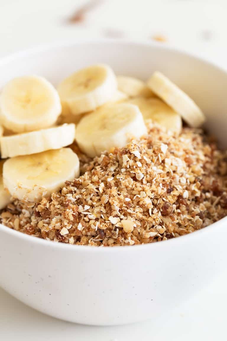 Rawnola Vegana. - Esta rawnola vegana no es más que una granola cruda hecha en 5 minutos y con tan sólo 5 ingredientes. Es una opción muy sana para desayunar o como snack. #vegan #vegano #glutenfree #singluten #danzadefogones