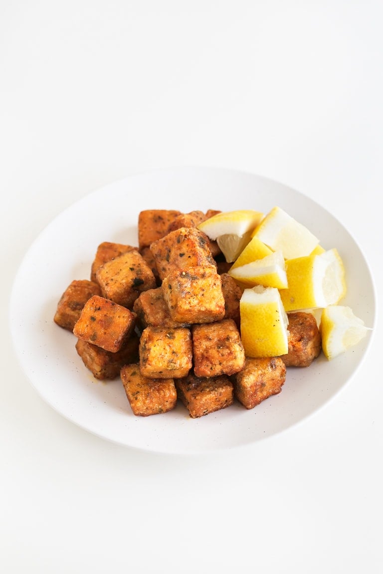 Tofu en Adobo. - El tofu en adobo es la versión vegana del cazón en adobo, una receta andaluza muy sabrosa. El alga nori se encarga de aportarle el sabor a mar. #vegano #singluten #danzadefogones