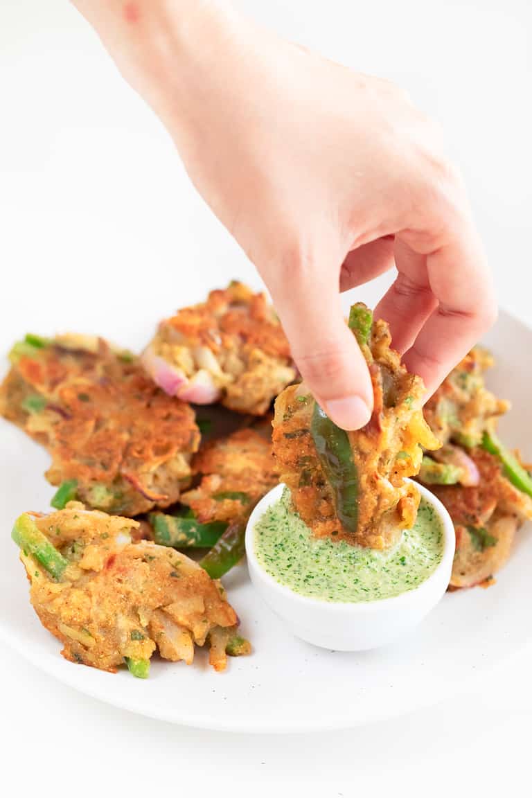 Pakoras de Verduras. - Estas pakoras de verduras se preparan en 30 minutos con ingredientes fáciles de conseguir. Es un aperitivo típico de la cocina india, que está delicioso. #vegano #singluten #danzadefogones