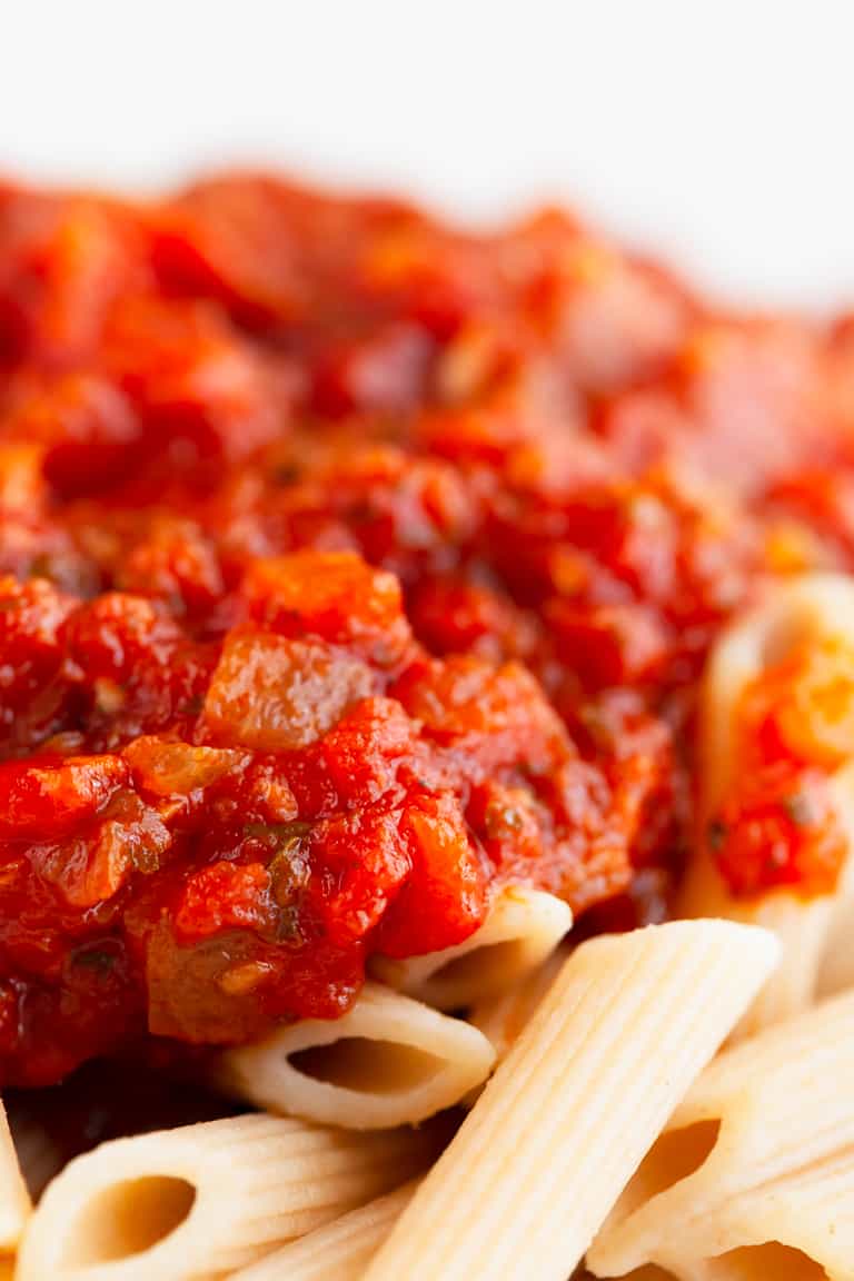 Salsa Marinara Casera. - Esta receta de salsa marinara casera es muy simple, se prepara en unos 30 minutos y sólo necesitas una olla y 9 ingredientes. #vegano #singluten #danzadefogones