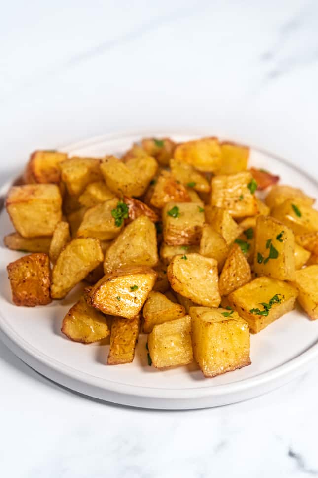 Foto de un plato de patatas asadas