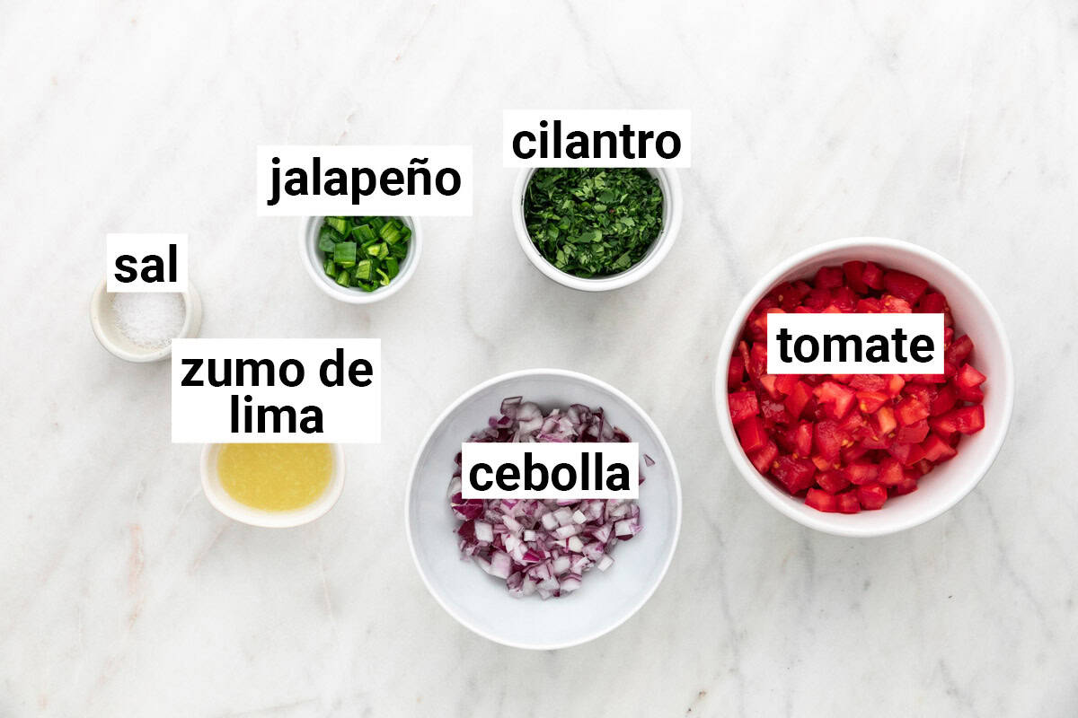 Ingredientes para hacer pico de gallo.