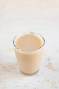Foto de una taza de leche de arroz