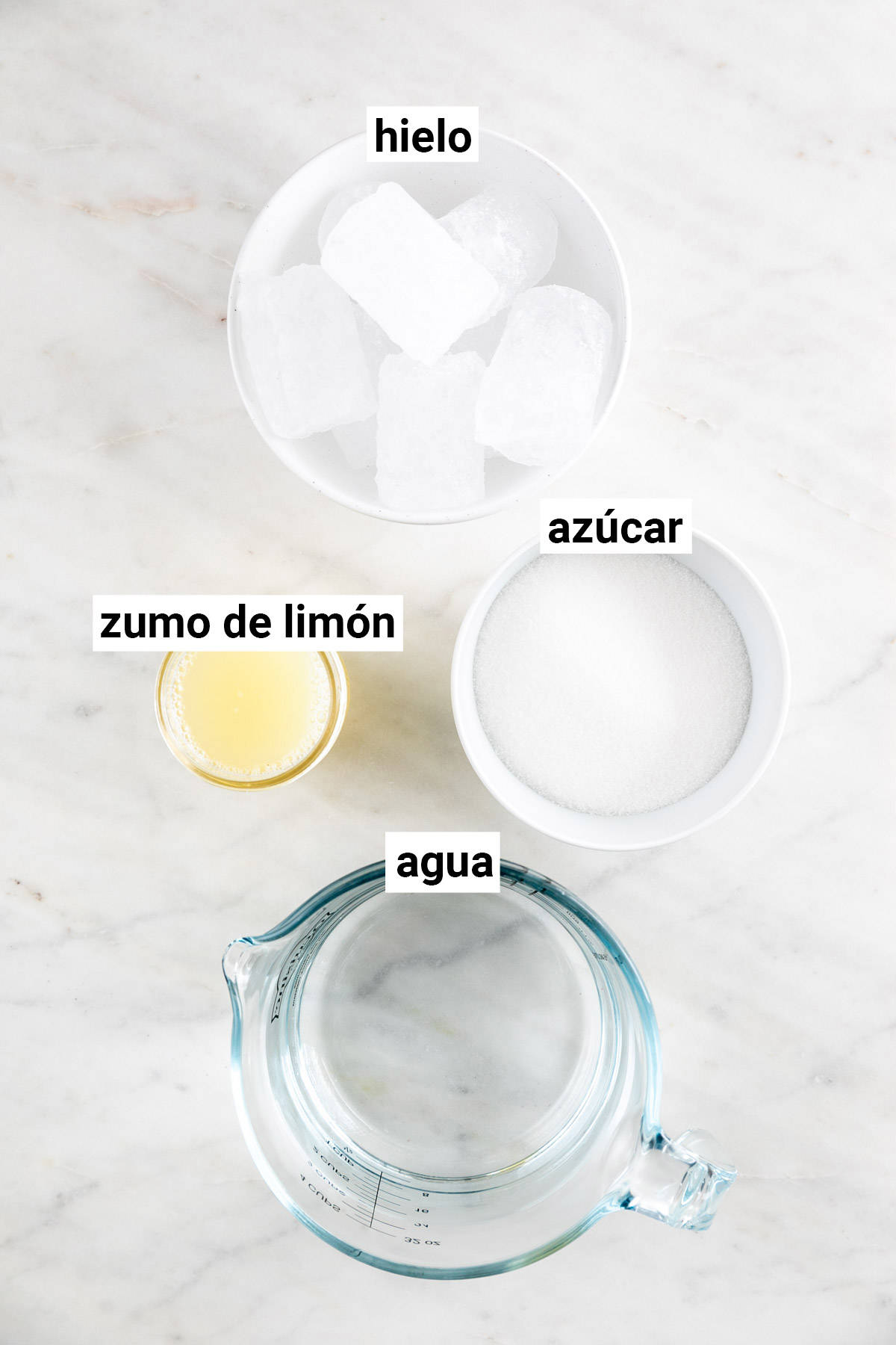 Ingredientes para hacer limonada casera.