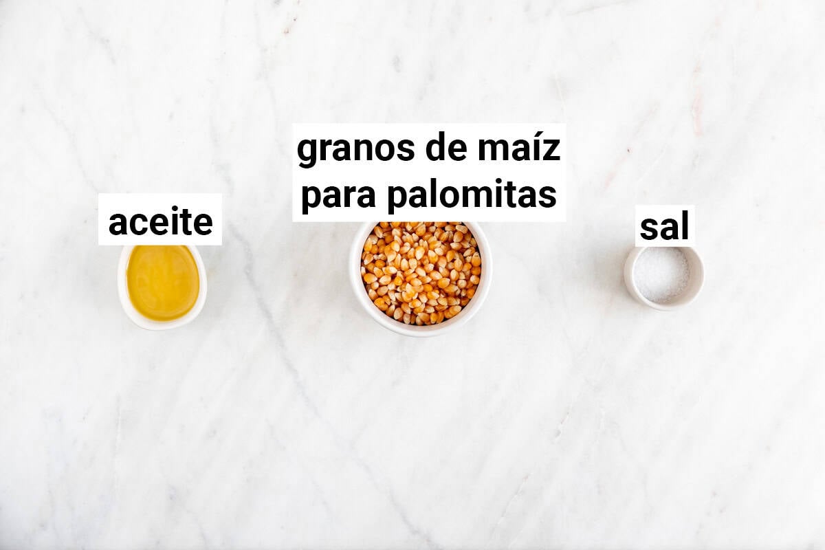 Ingredientes para hacer palomitas de maíz.