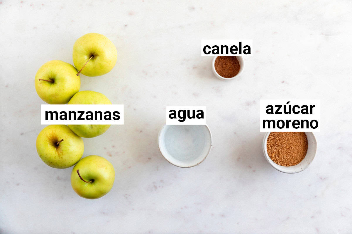 Ingredientes para hacer manzanas asadas al horno.