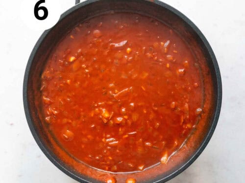 Salsa brava en una sartén antes de batir.