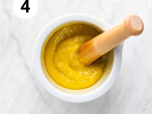 Alioli en el mortero.