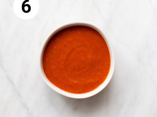 Salsa brava ya terminada en un bol.