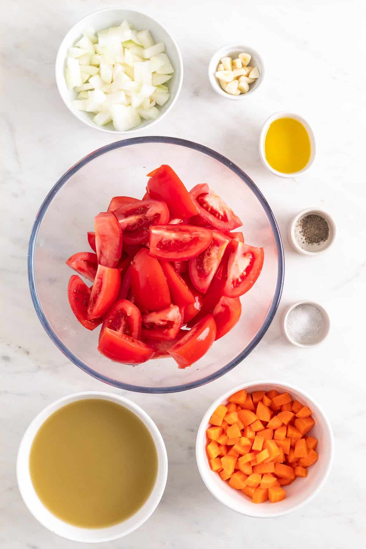 Ingredientes para hacer sopa de tomate.