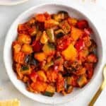 Plato de pisto andaluz o alboronía.