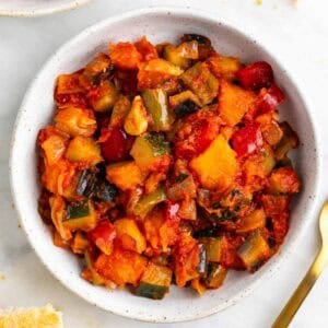 Plato de pisto andaluz o alboronía.