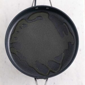 Sartén con aceite.