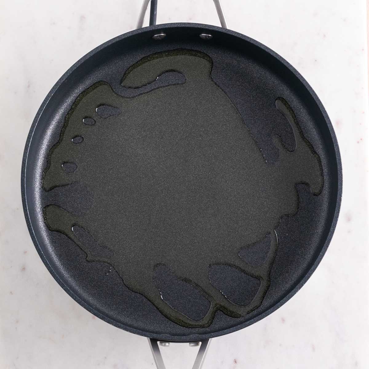 Sartén con aceite.