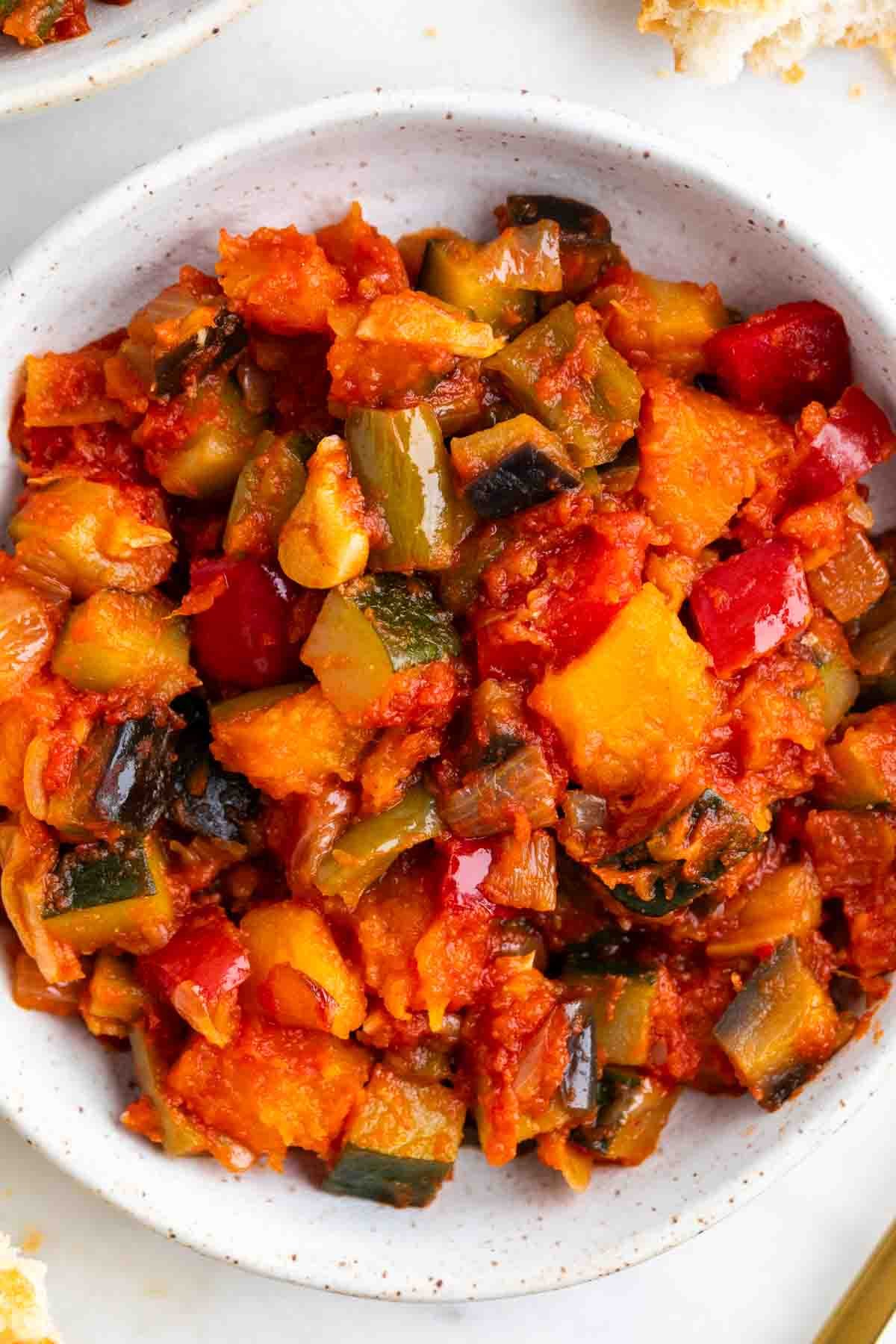 Plato de alboronía o pisto andaluz.