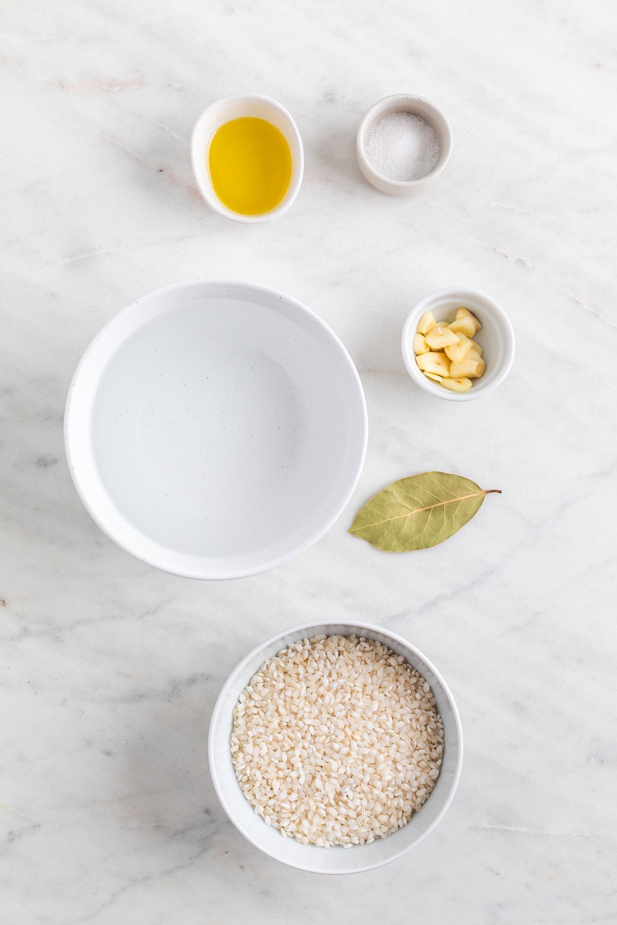 Ingredientes para hacer arroz blanco.