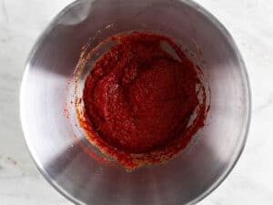 Pasta de kimchi en un bol