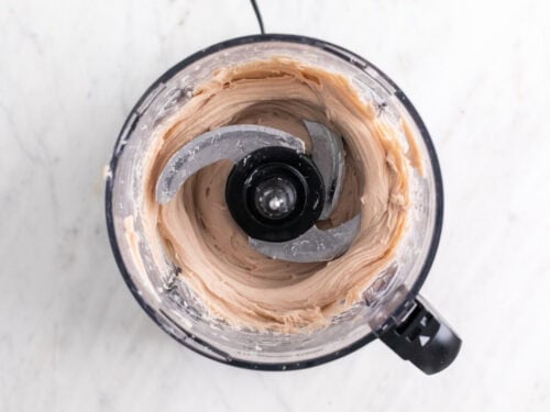 Puré de castañas en un procesador de alimentos.