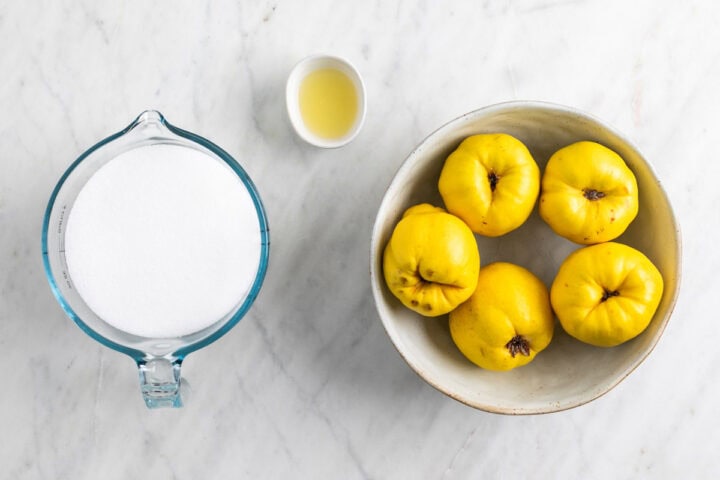 Ingredientes para hacer dulce de membrillo.