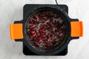 Membrillos cocinados antes de batir.