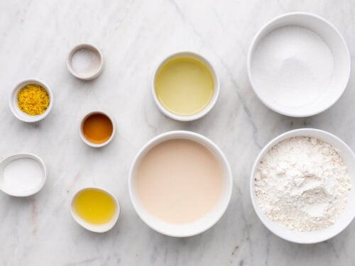 Ingredientes para hacer bizcocho vegano.