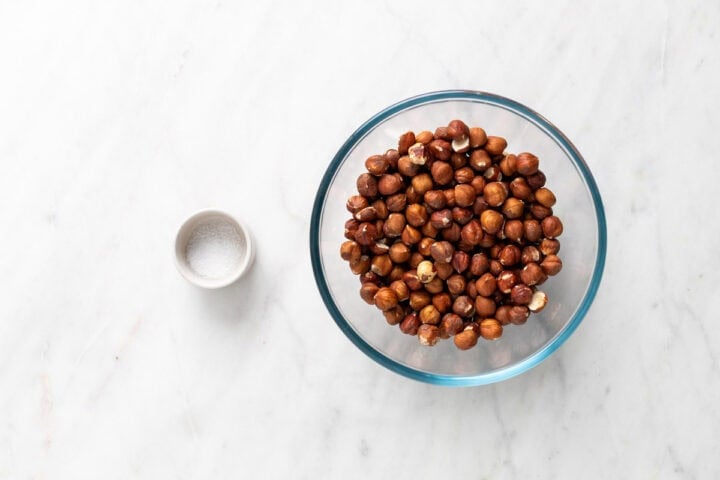 Ingredientes para hacer crema de avellanas.