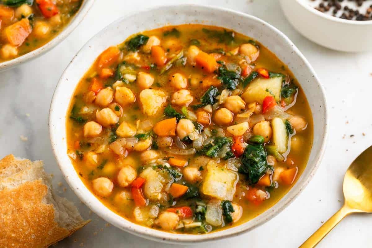 Potaje Rojos Potaje de garbanzos con verduras - Danza de Fogones