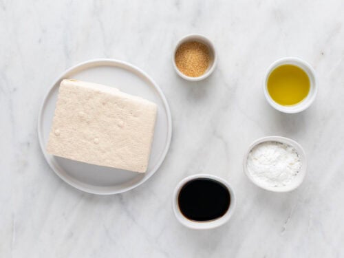 Ingredientes para hacer tofu en freidora de aire.