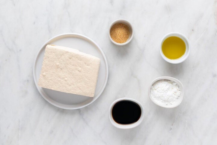 Ingredientes para hacer tofu en freidora de aire.