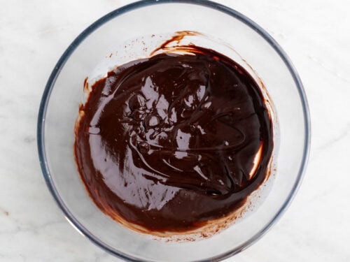 Ganache de chocolate en un bol.
