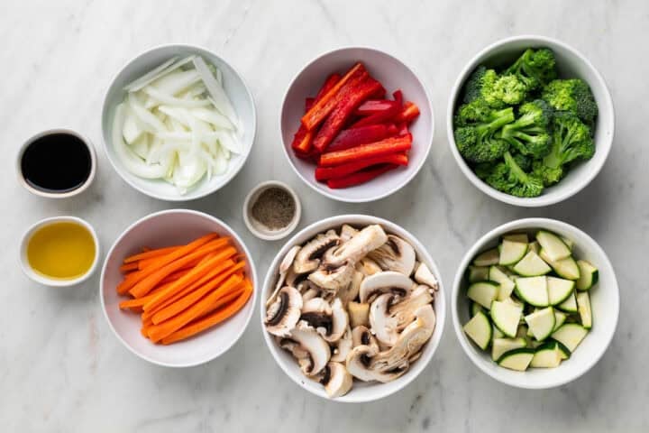 Ingredientes para hacer salteado de verduras.