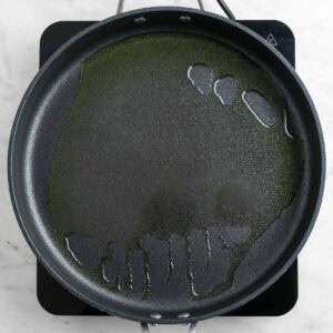 Aceite en una sartén.