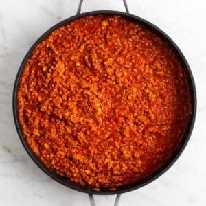 Salsa boloñesa de tofu en la sartén