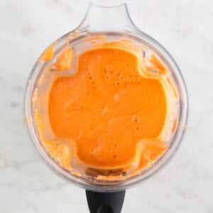 Vaso de batidora con gazpacho andaluz