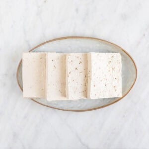 Tofu troceado en filetes