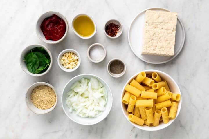 Ingredientes para hacer pasta cremosa con tofu